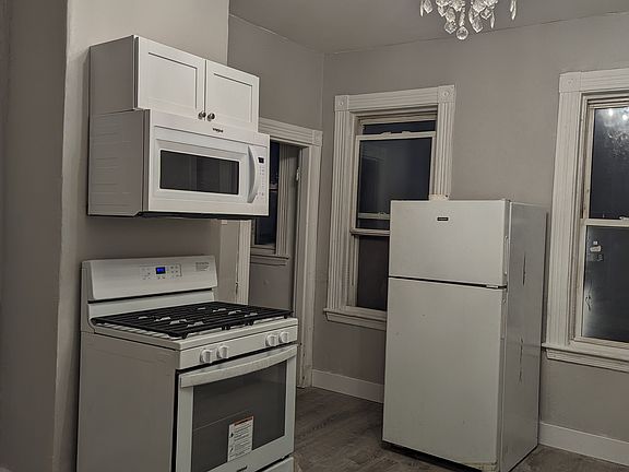 4th image of 77 Bowdoin Ave