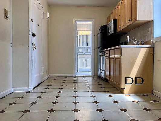 5th image of 401 E 62nd St APT 3B
