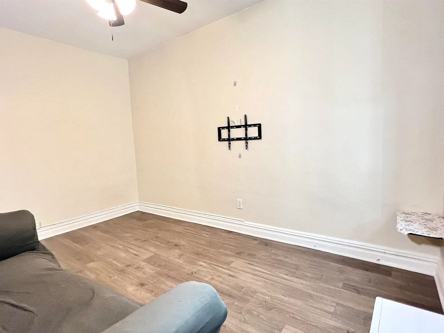 118 Corbin Ave — Photo 4