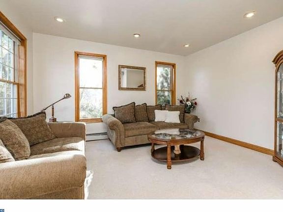 5th image of 103 Dennis Ln