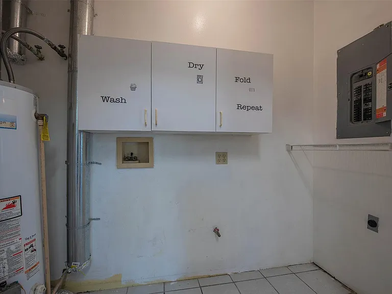 1208 Weyer St — Photo 25