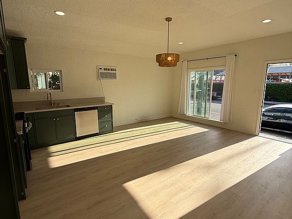 3rd image of 661 W Avenue 28