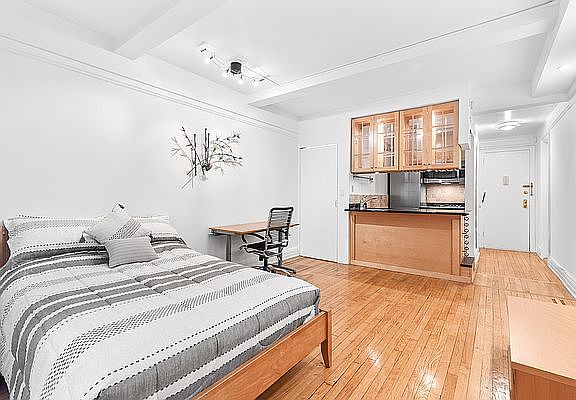 3rd image of 235 W 102nd St APT 4Q