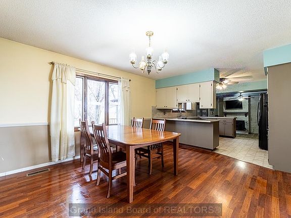 5th image of 1004 Worms Rd