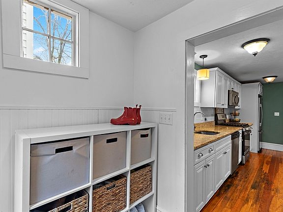 3rd image of 158 1/2 Court St