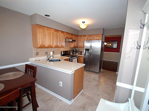 5th image of 802 Carnaby Ln #45