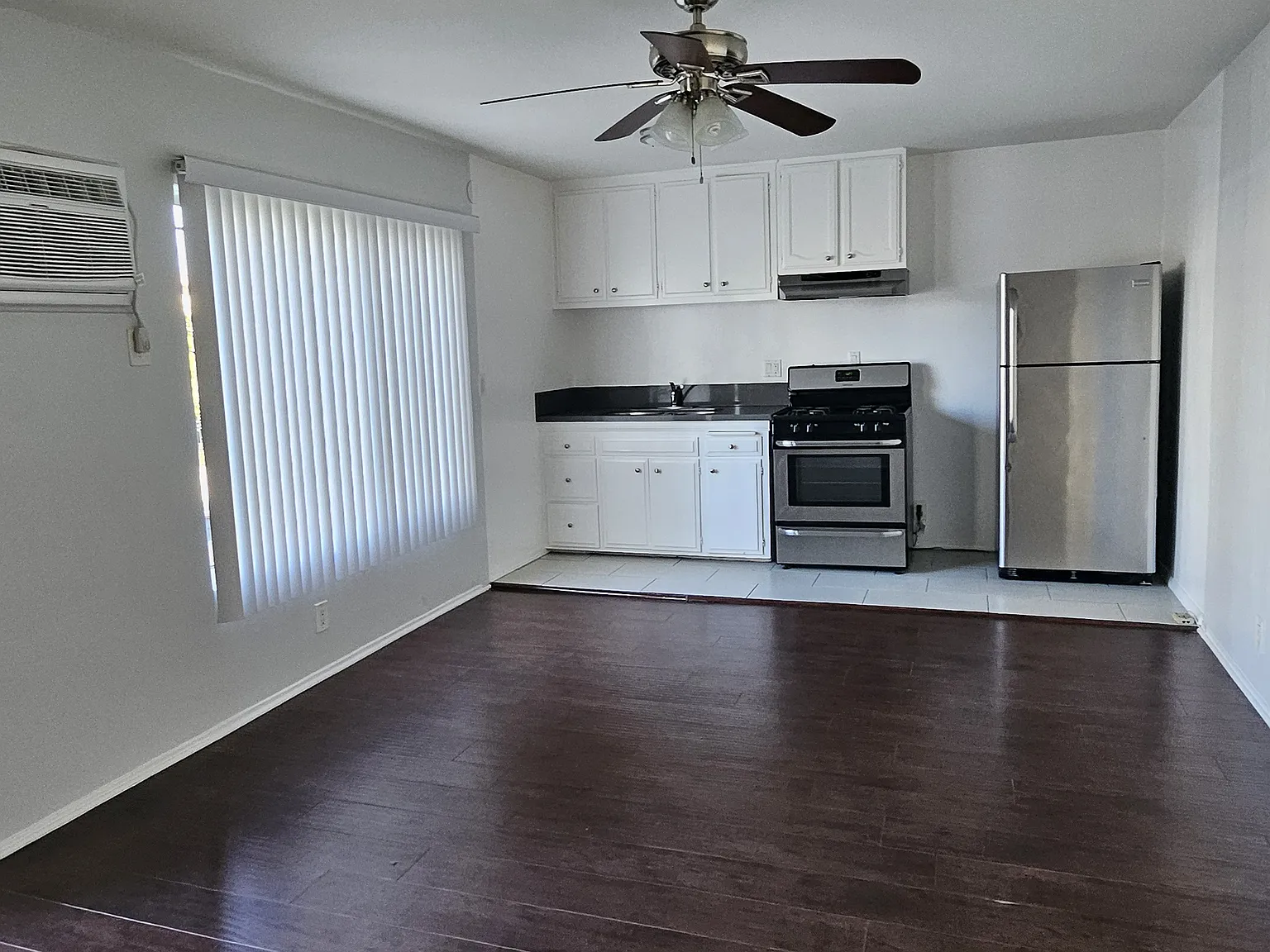Studio, 400 sqft, $1,299 — Photo 1
