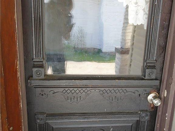 3rd image of 619 N East St