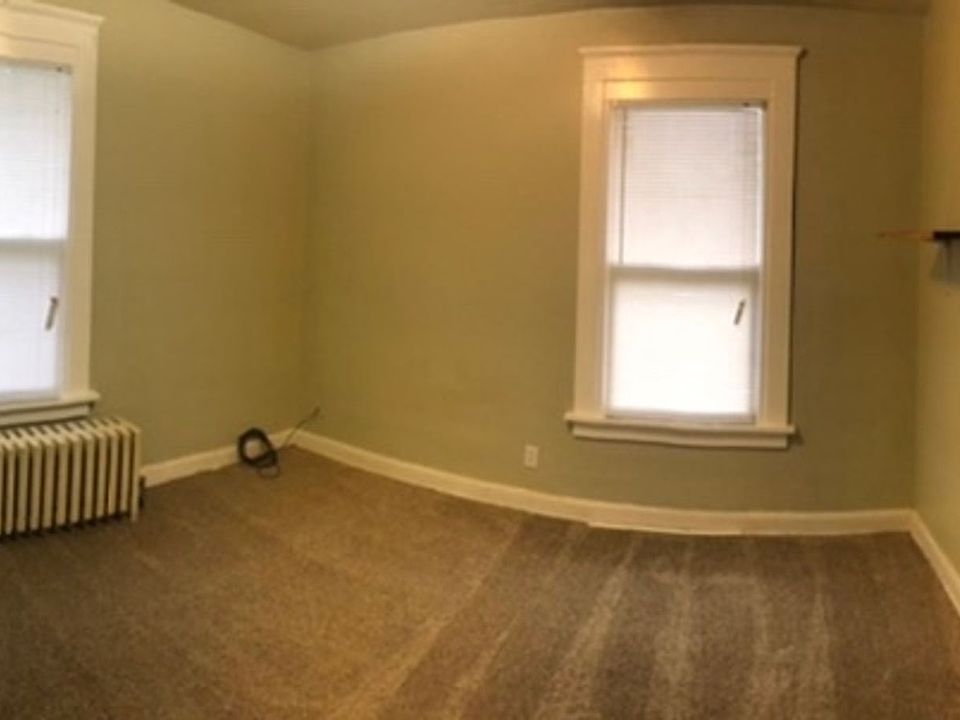 1st image of 220 W Washington St