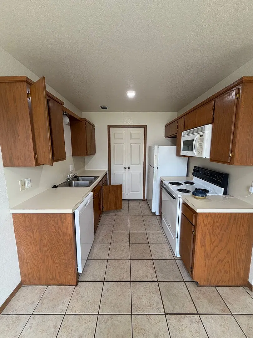 1335 Brazil Ave — Photo 4