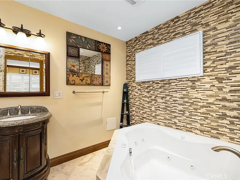401 Holmwood Dr — Photo 15