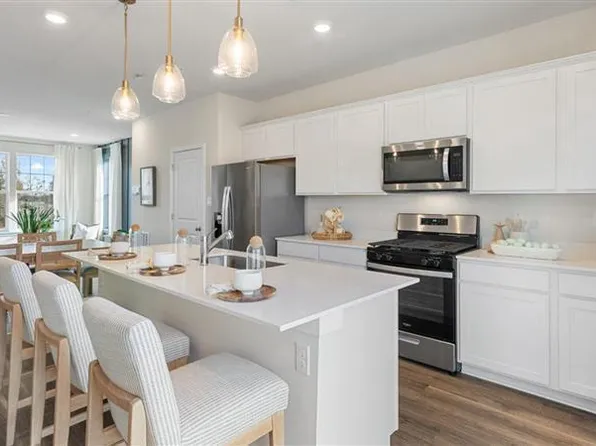 106 Barlett Ln, Harrisburg, PA 17111