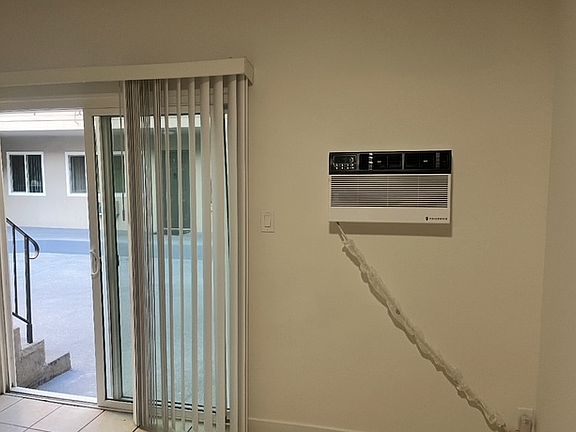 5th image of 6705 Woodman Ave #2A