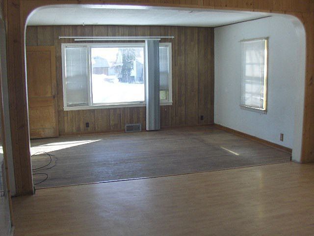 2nd image of 146 3rd Ave