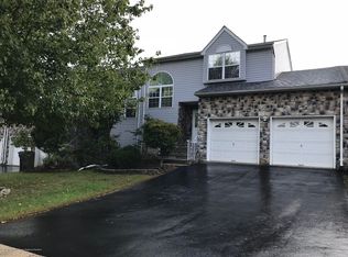 25 Warbler Rd, Marlboro, NJ 07746