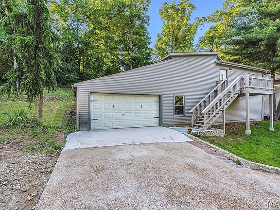 3rd image of 635 Castlewood Dr