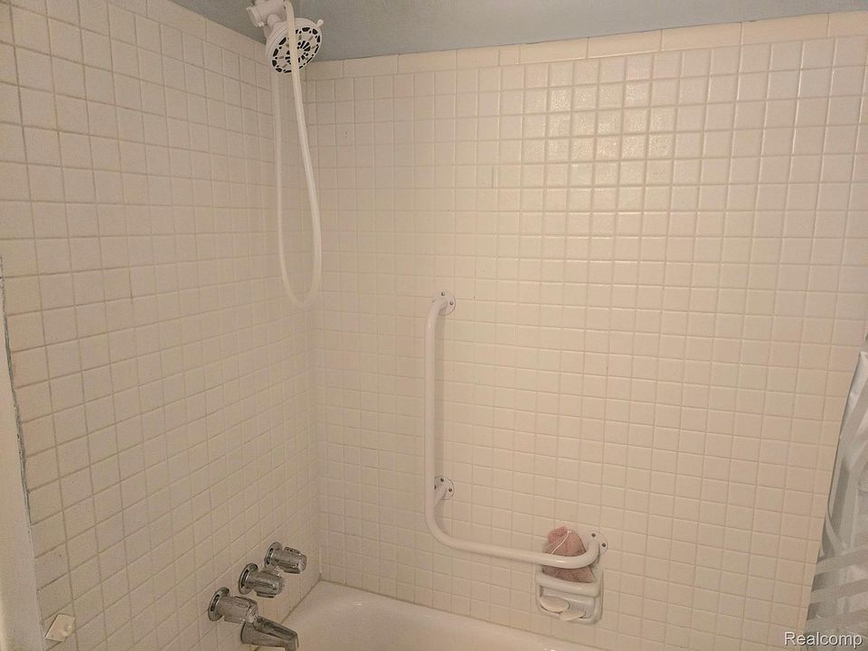 19840 W Twelve Mile Rd Apt 36, photo 16