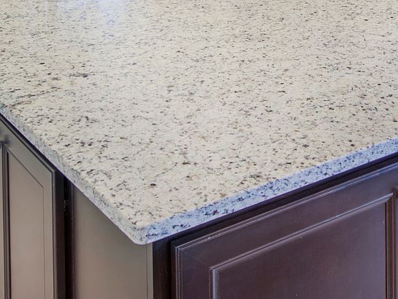 Ample countertop options