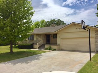 1005 Roxanne Dr, Great Bend, KS 67530