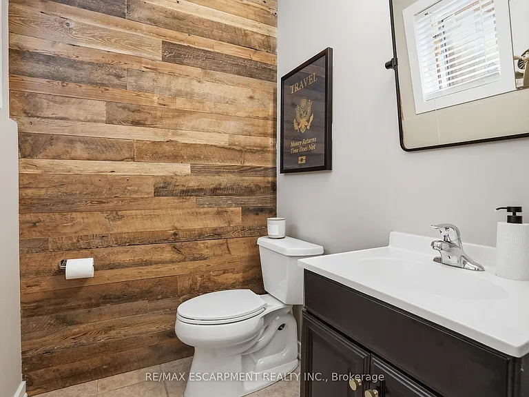 111 Greenstem Cres — Photo 17