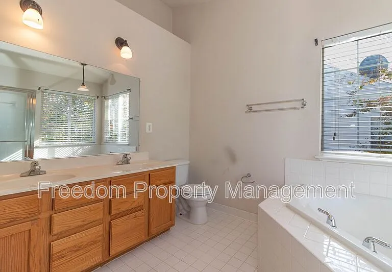 6758 Sutton Oaks Way — Photo 2