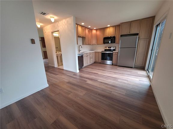 5th image of 501 Natick Cir