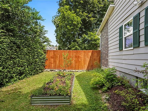 5th image of 424 Cayuga St