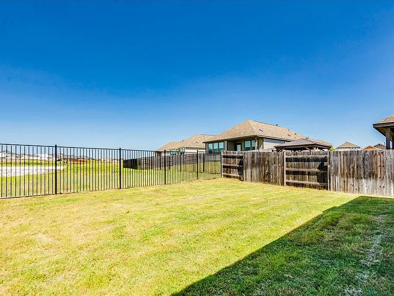 802 Papaya Dr — Photo 22
