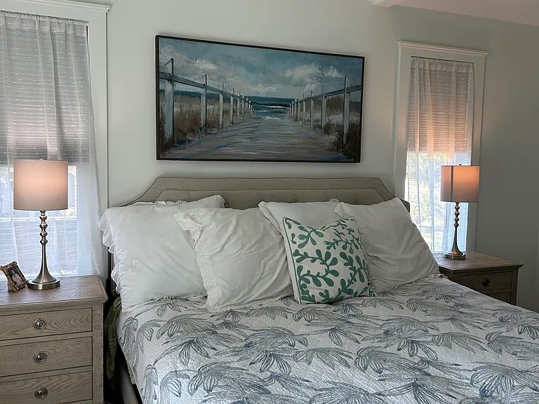 Master bedroom - king bed