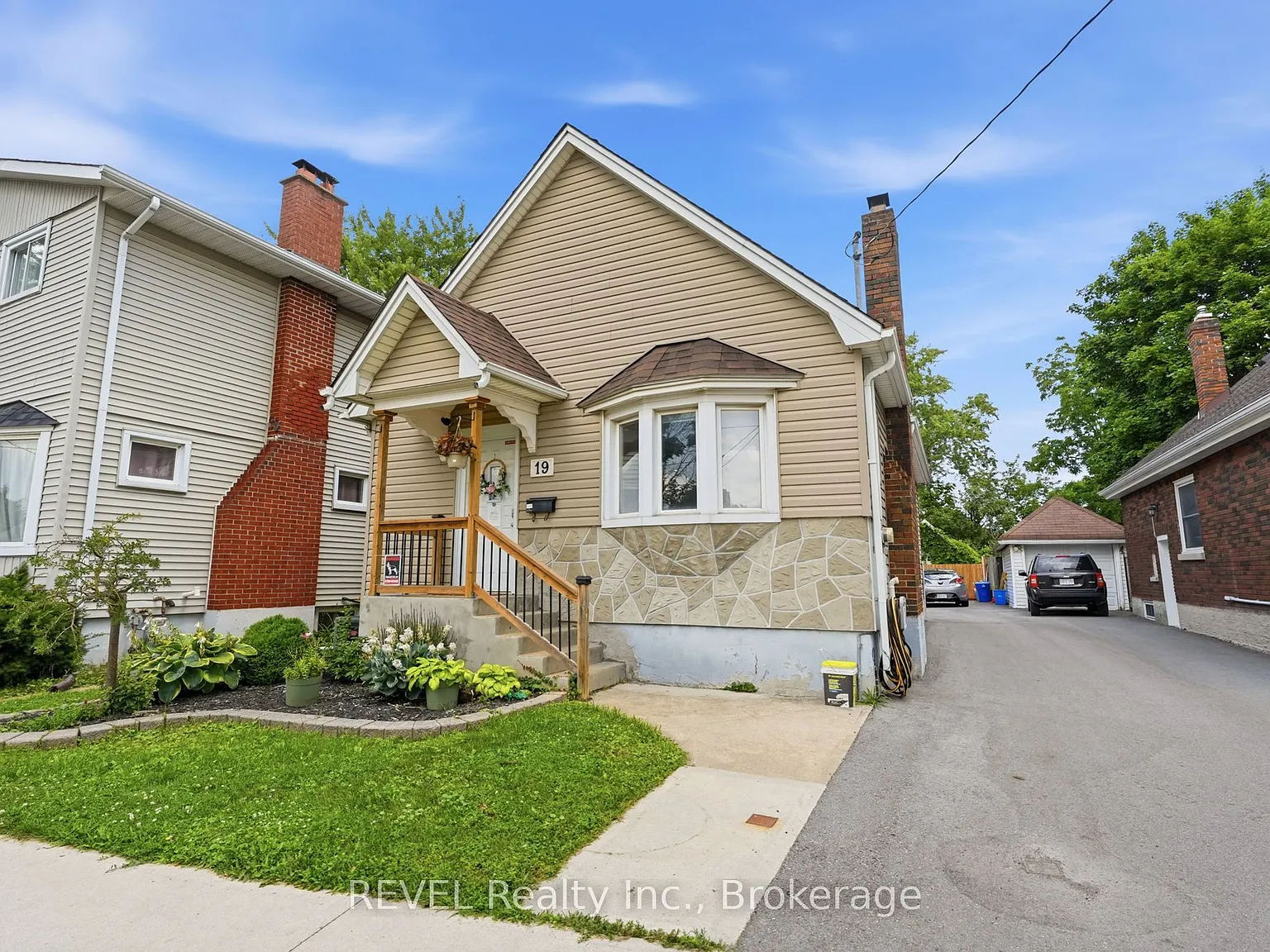4 bed, $2,300 — Photo 3