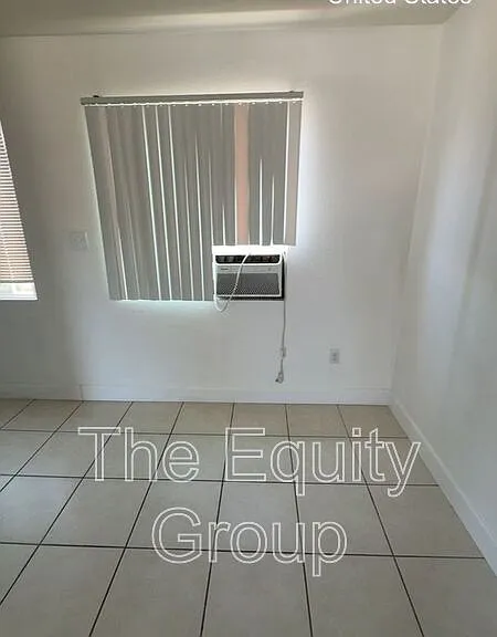 311 E Elm St #7 — Photo 5