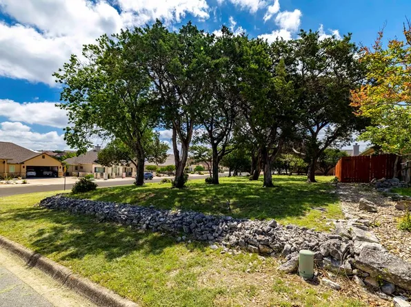 1929 Summit Top Dr, Kerrville, TX 78028