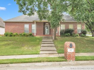 213 Castle Creek Dr, Sapulpa, OK 74066