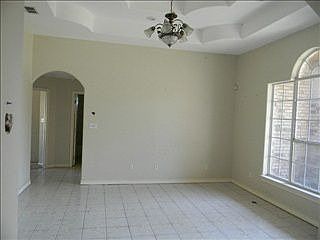4th image of 601 Green Meadow Dr