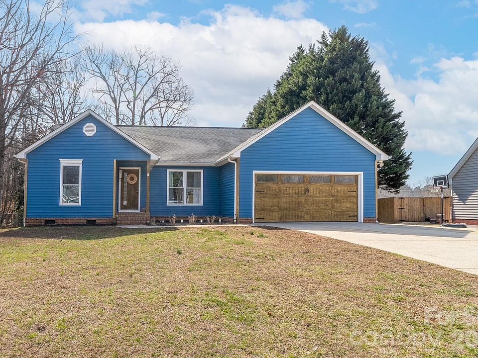 1st image of 127 Woodbend Dr