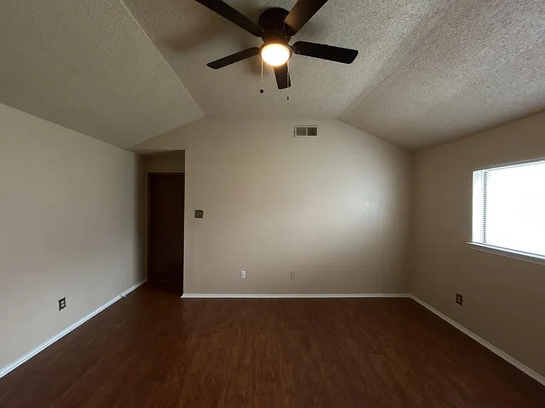 2412 Amber Hill Ln — Photo 16