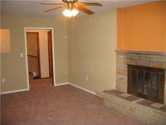 2nd image of 1633 Twin Oaks Dr