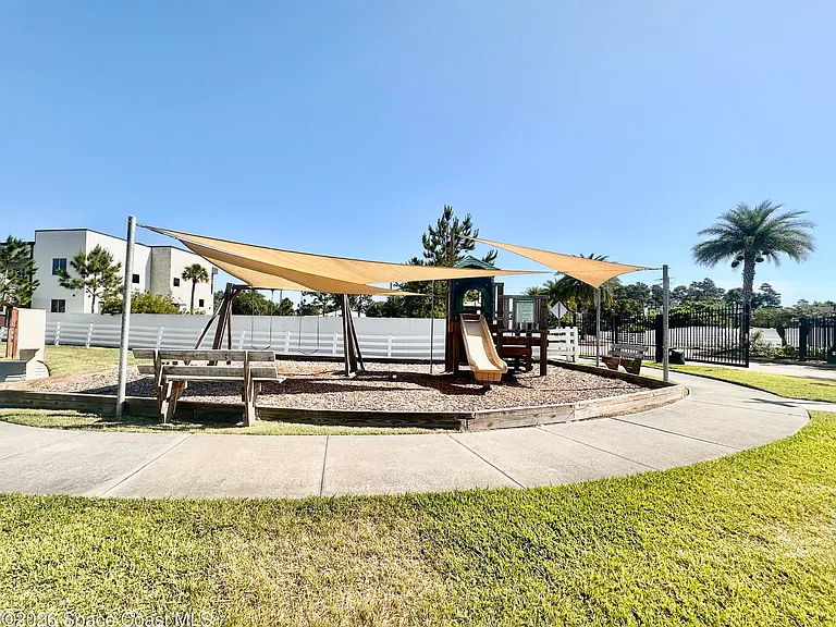 1385 Fuji Dr — Photo 18