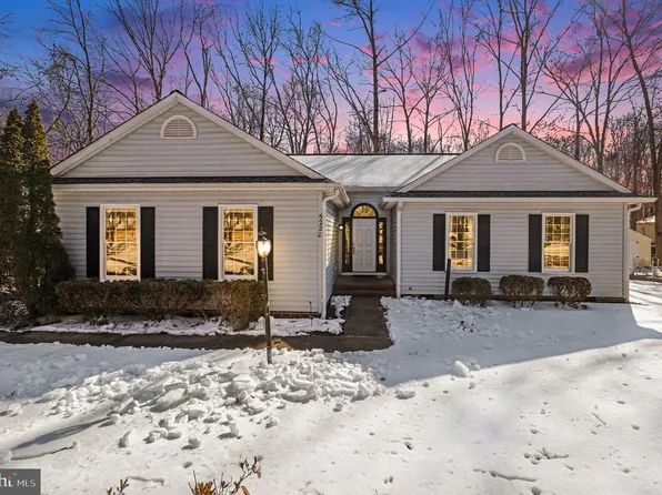 5220 Leavells Crossing Dr, Fredericksburg, VA 22407