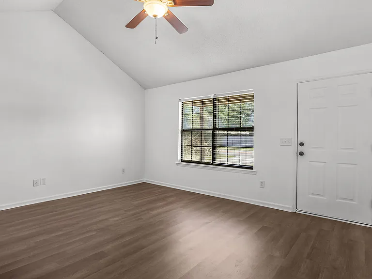 783 Inwood Dr — Photo 7
