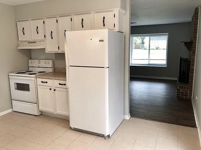 6313 Medearis Ct — Photo 5