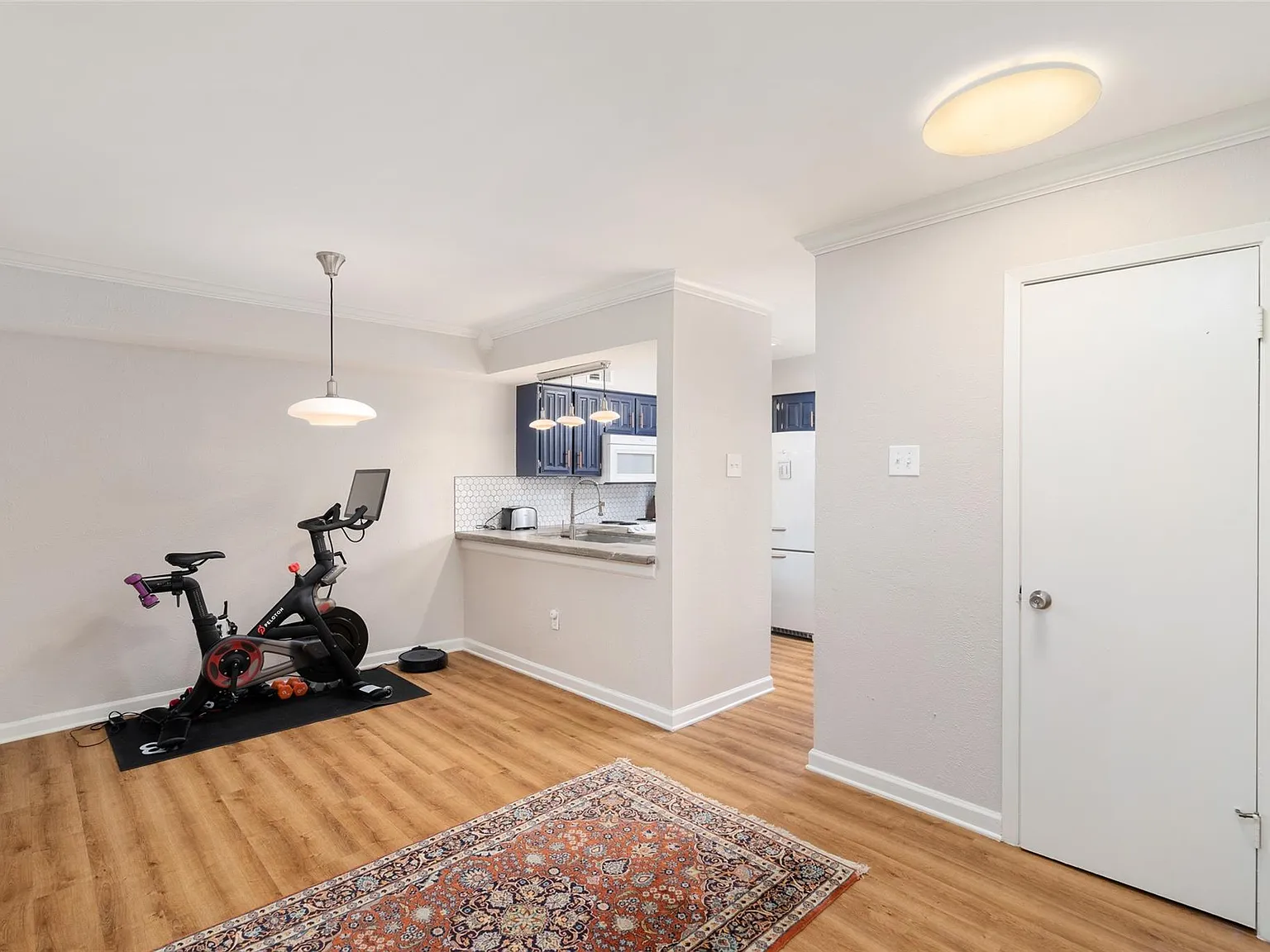 2 bed, 1041 sqft, $1,690 — Photo 4