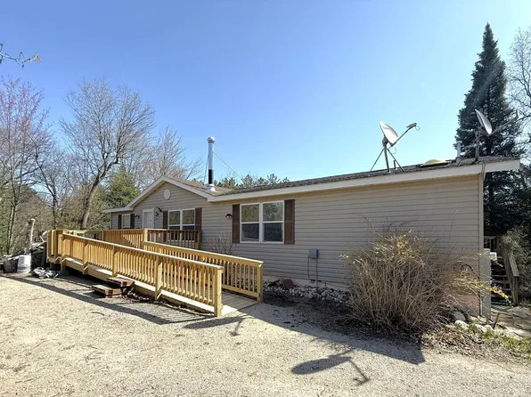 N6720 S 3rd St, Crivitz, WI 54114