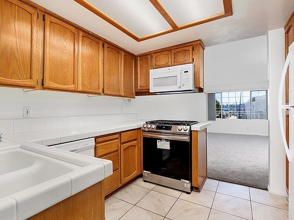 5th image of 2125 Chatsworth Blvd Unit 3