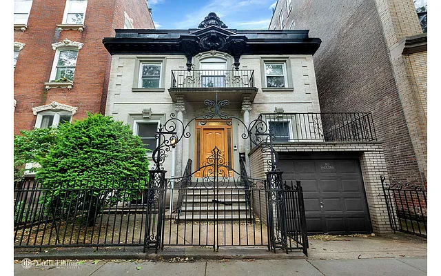 Sold by Douglas Elliman | media 27