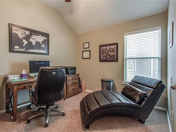 5th image of 504 Jefferson Ln
