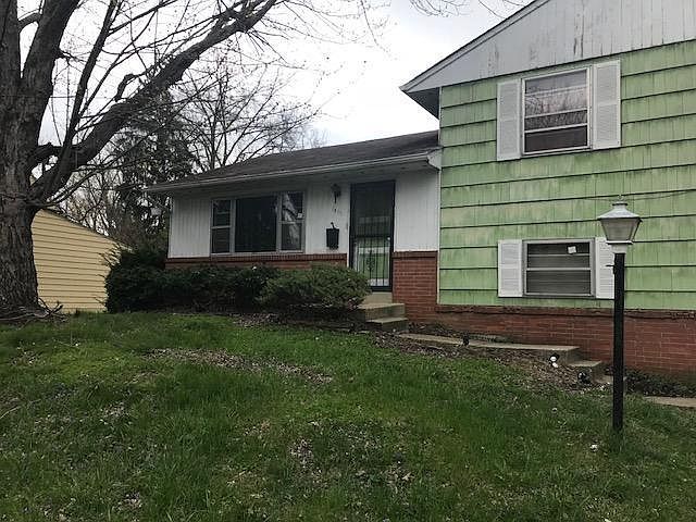 2nd image of 1440 Country Club Rd