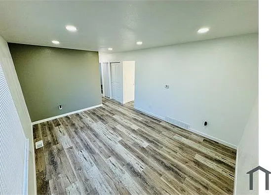 5 bed, $2,995 — Photo 2