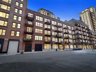 375 W Erie St, Chicago, IL, 60654