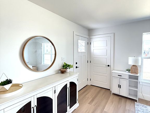 3rd image of 1162 W Cato Springs Rd